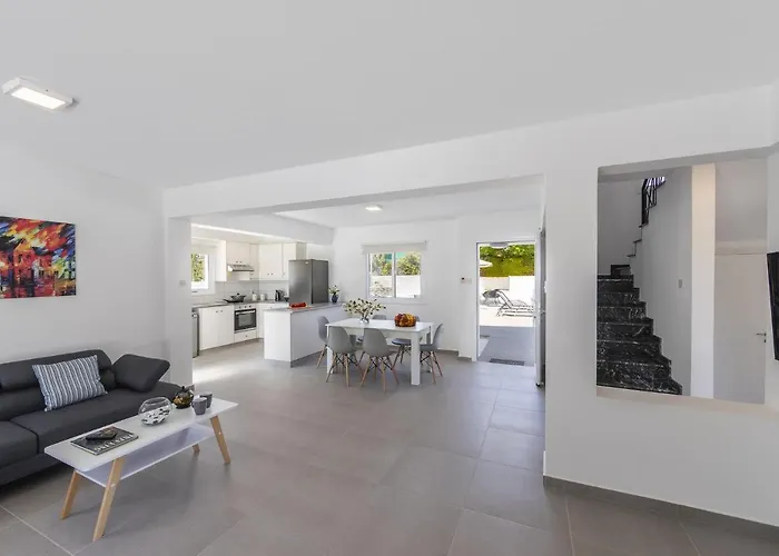 Alleli Villa Protaras